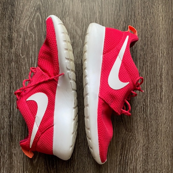 Nike Pink Roshe Size 8 - Picture 1 of 5
